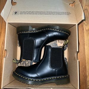 Dr Martens Chelsea Boots